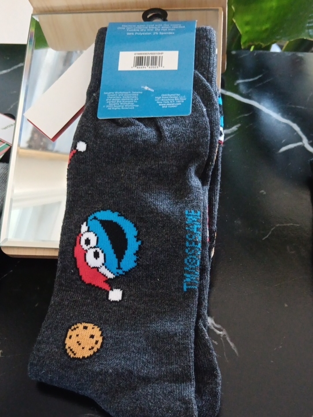 SpongeBobSquarePants ,Sesame Street Cookie Monster, and Star Wars Mandalorian - Picture 5 of 7